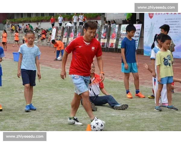 篮坛最新资讯全覆盖：聚焦官方动态解析比赛热点与球员表现